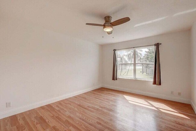 Building Photo - 10758 Lake Jasmine Dr