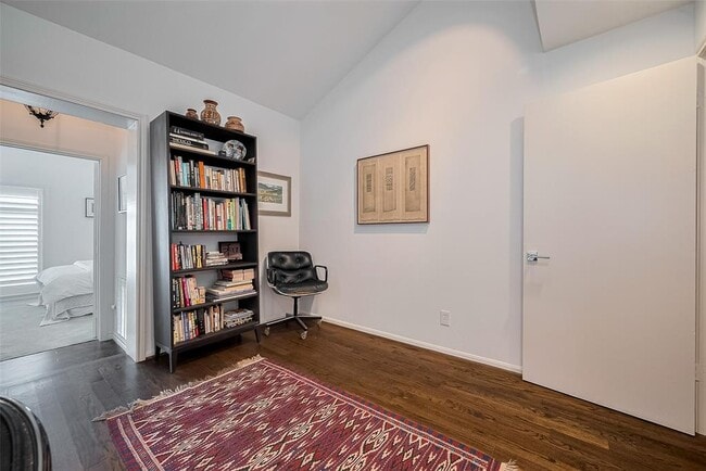 Building Photo - 608 Colquitt St