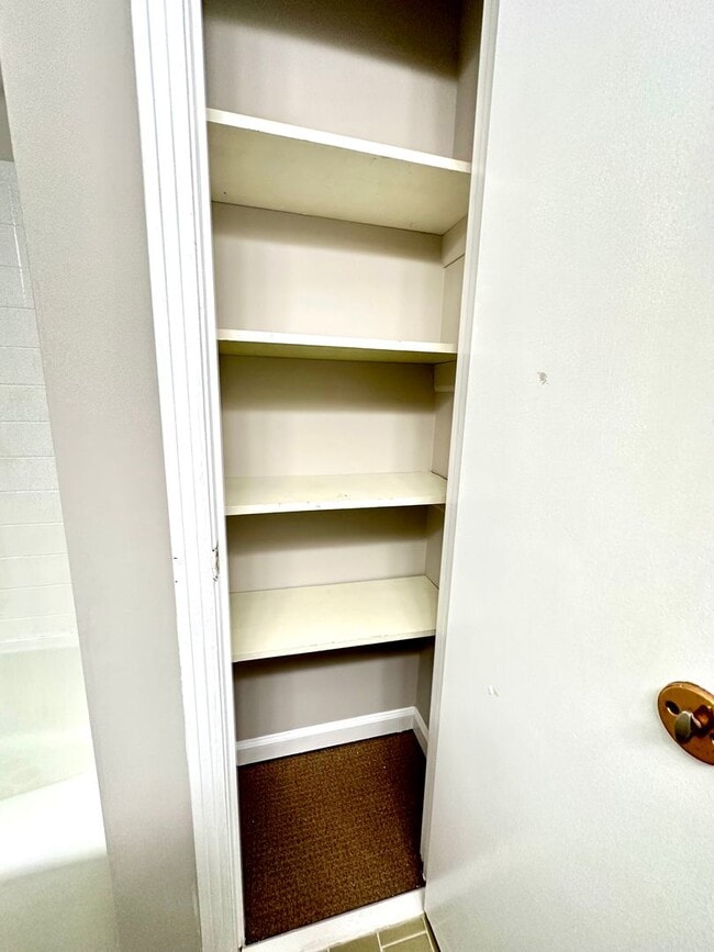 Building Photo - 28 Leonard Dr