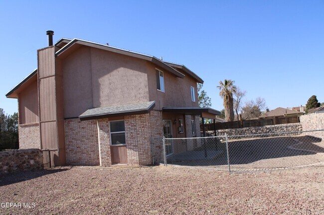 Building Photo - 704 Springfire Dr