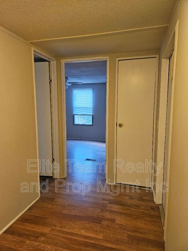 Building Photo - 776 Montgomery Dr