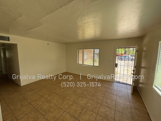 Building Photo - 4626 E Douglas St