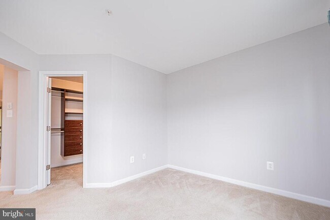 Building Photo - 6748 Green Mill Way