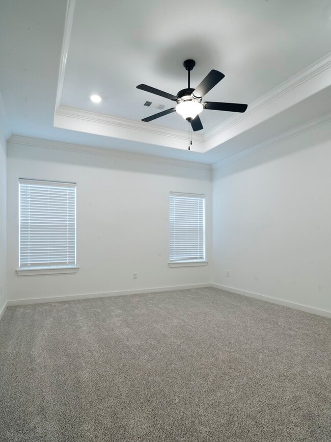 Building Photo - 441 Willow Dr