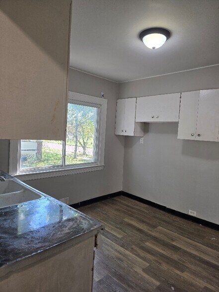 Building Photo - 10626 Thrush Ave