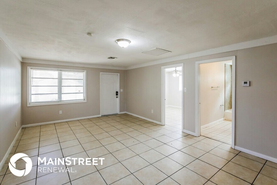 Building Photo - 1585 E Breezy Ln