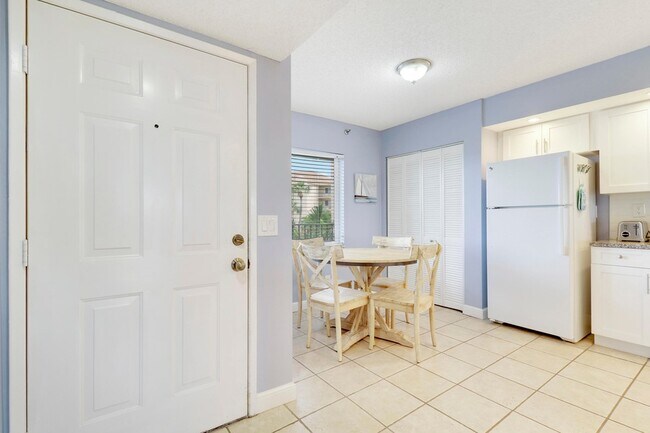 Building Photo - 275 Palm Ave