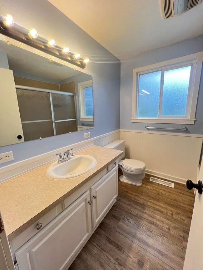 Building Photo - 3 Bedroom home in desirable neighborhood!