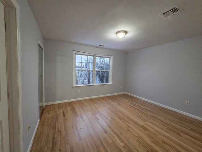 Building Photo - 27 Jewett Ave