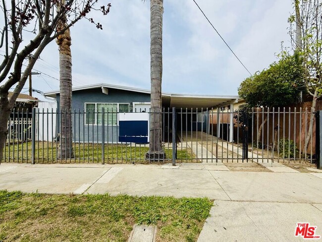 Primary Photo - 11845 Doty Ave