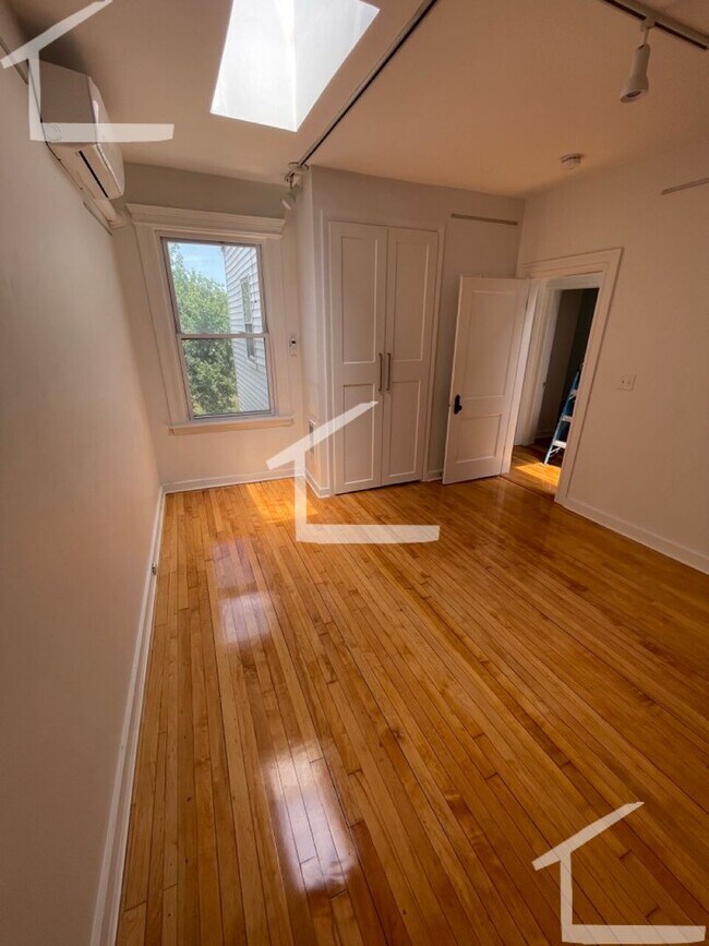 Building Photo - HOT CAMBRIDGE LISTING!!!!!