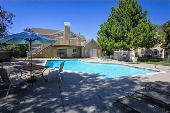 Building Photo - Beautiful Condo in Great Location!