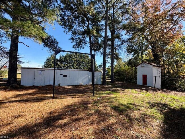 Building Photo - 889 W Main St