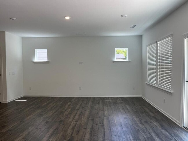 Building Photo - 198 Blue Butterfly Dr
