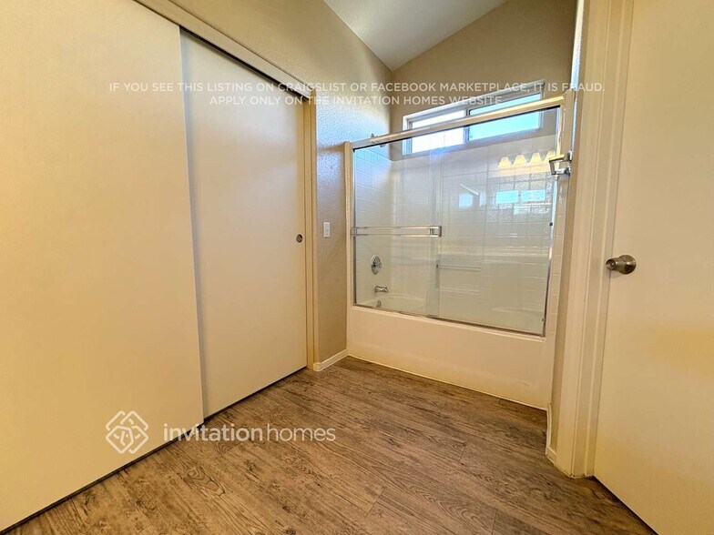 Building Photo - 6040 Soft Springs St