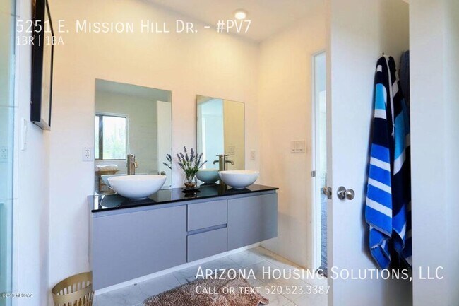Building Photo - Palo Verde 7