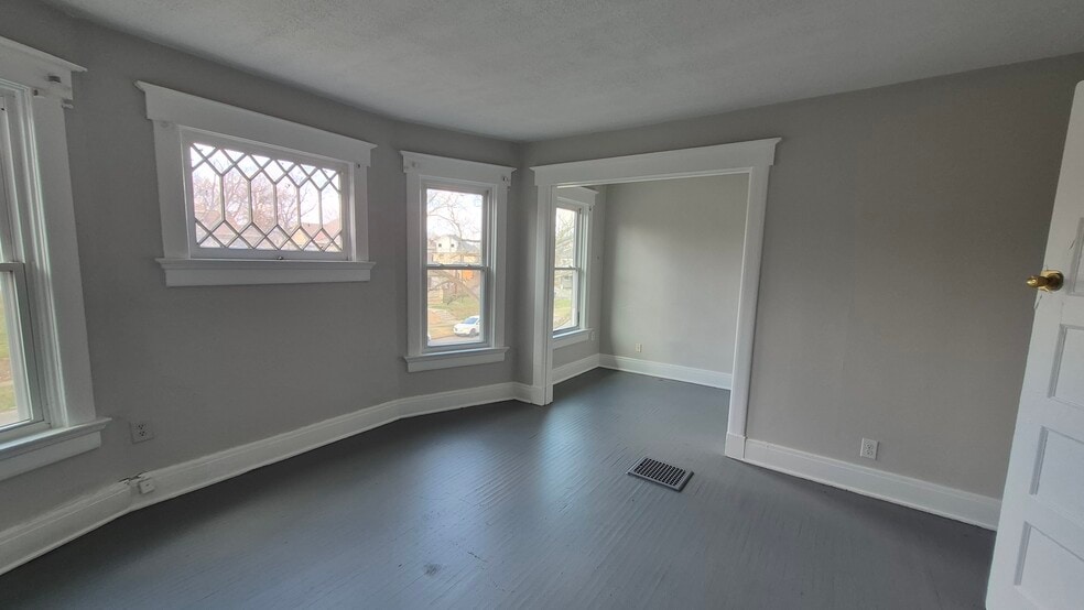 Building Photo - 34 Cambridge Ave