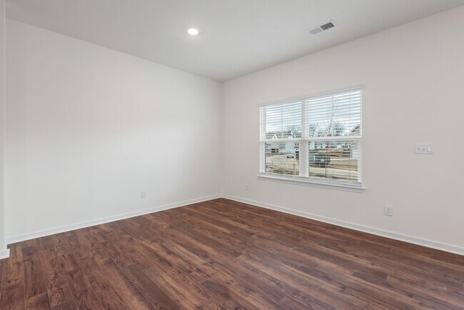 Building Photo - 4734 Willow Bluff Cir