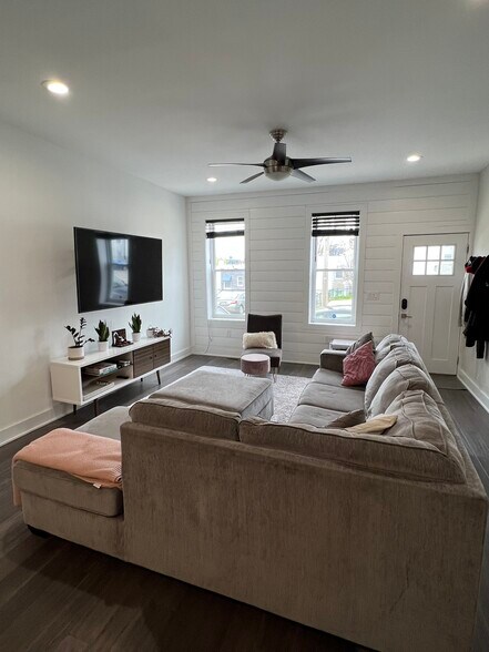 Living room - 125 Markle St