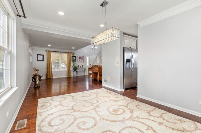 Building Photo - Incredibly beautiful 4 Bedroom 2.5 Bath Home