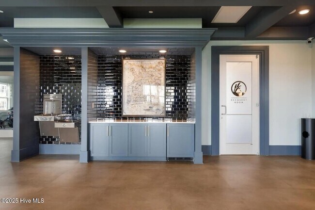 Building Photo - 4568 Tides Wy