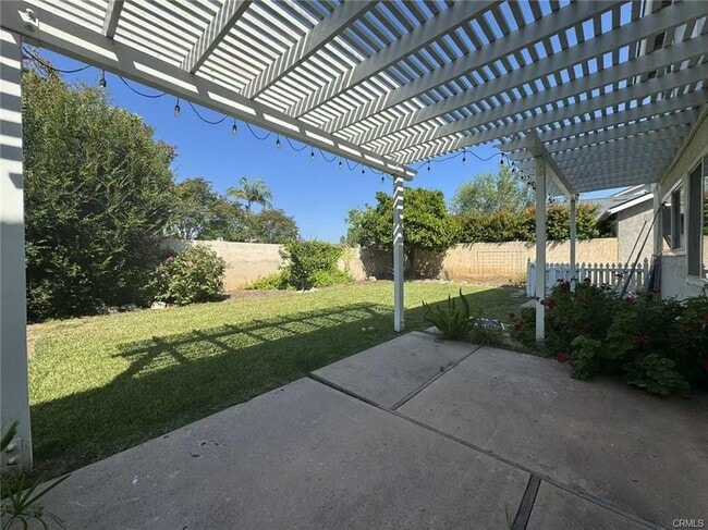 Building Photo - 44 Deerwood E