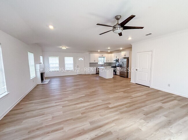 Building Photo - 2117 Christine Ave
