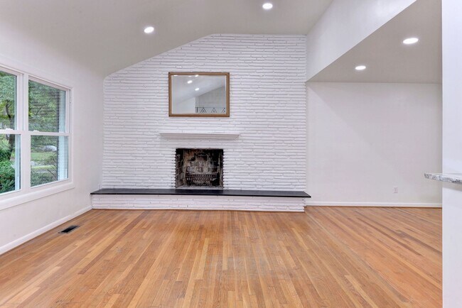 Building Photo - 309 Corbin Dr