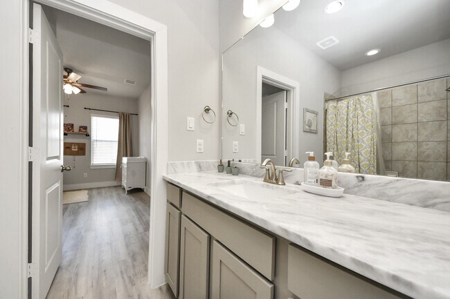 Building Photo - 9017 Lonestar Creekbend Ln