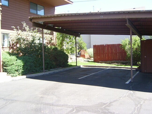 Building Photo - 2 Bedroom Condo near Oxbow Park