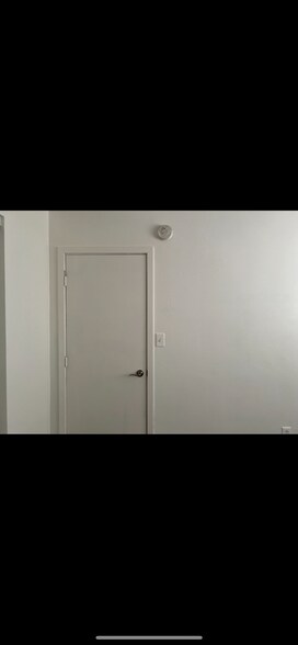 Building Photo - 1348 W 92nd St