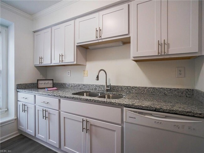 Building Photo - 2407 Rennie Dr