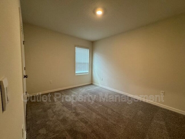 Building Photo - 391 Pelham Park Dr