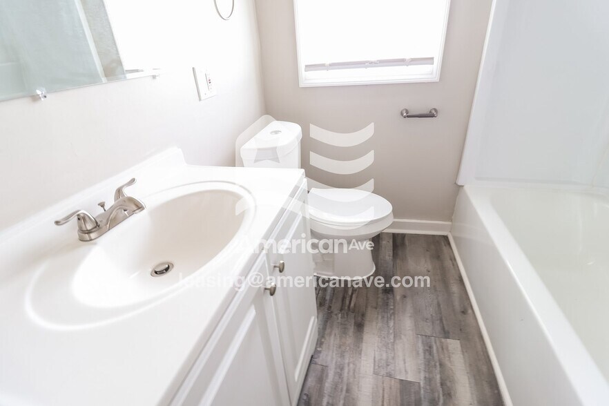 Building Photo - 5512 Ave P