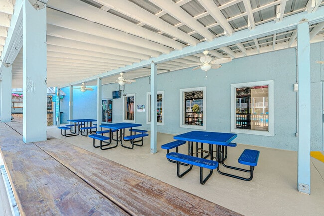 Building Photo - 662 William Hilton Pkwy