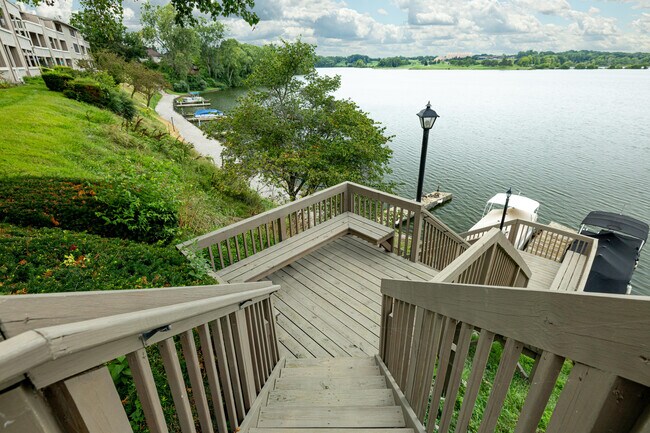 Building Photo - 893 Cliffs Dr