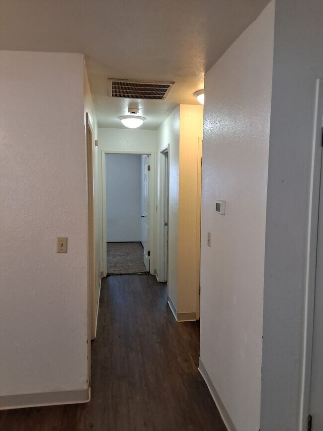 Building Photo - 3 bedroom duplex