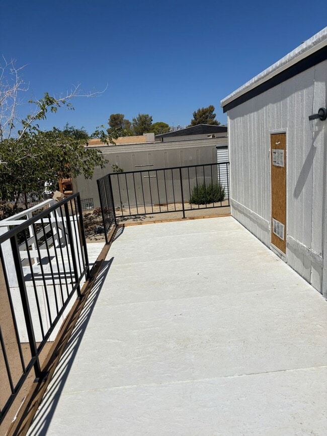 Building Photo - Beautiful fully remodeled 3 bedroom