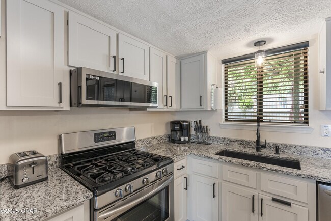 Building Photo - 164 Robin Ln