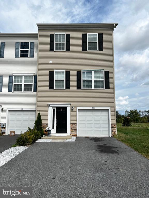 Building Photo - 1106 Wickersham Wy