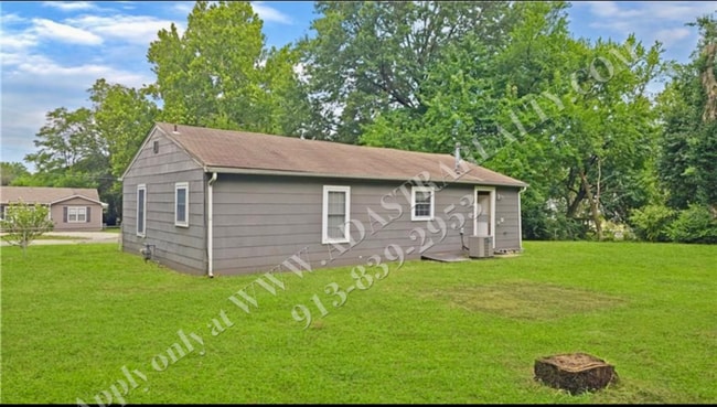 Building Photo - Cute Updated Home in Raytown-Coming SOON!!