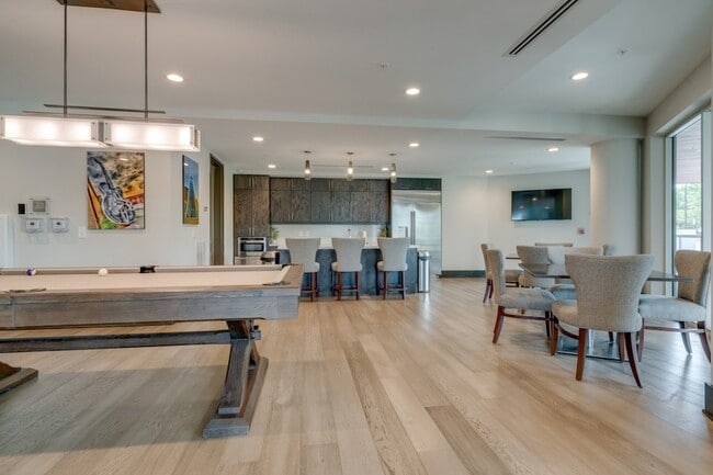 Building Photo - 20 Rutledge St