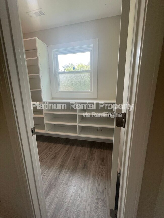 Building Photo - 2216 Shancey Ln