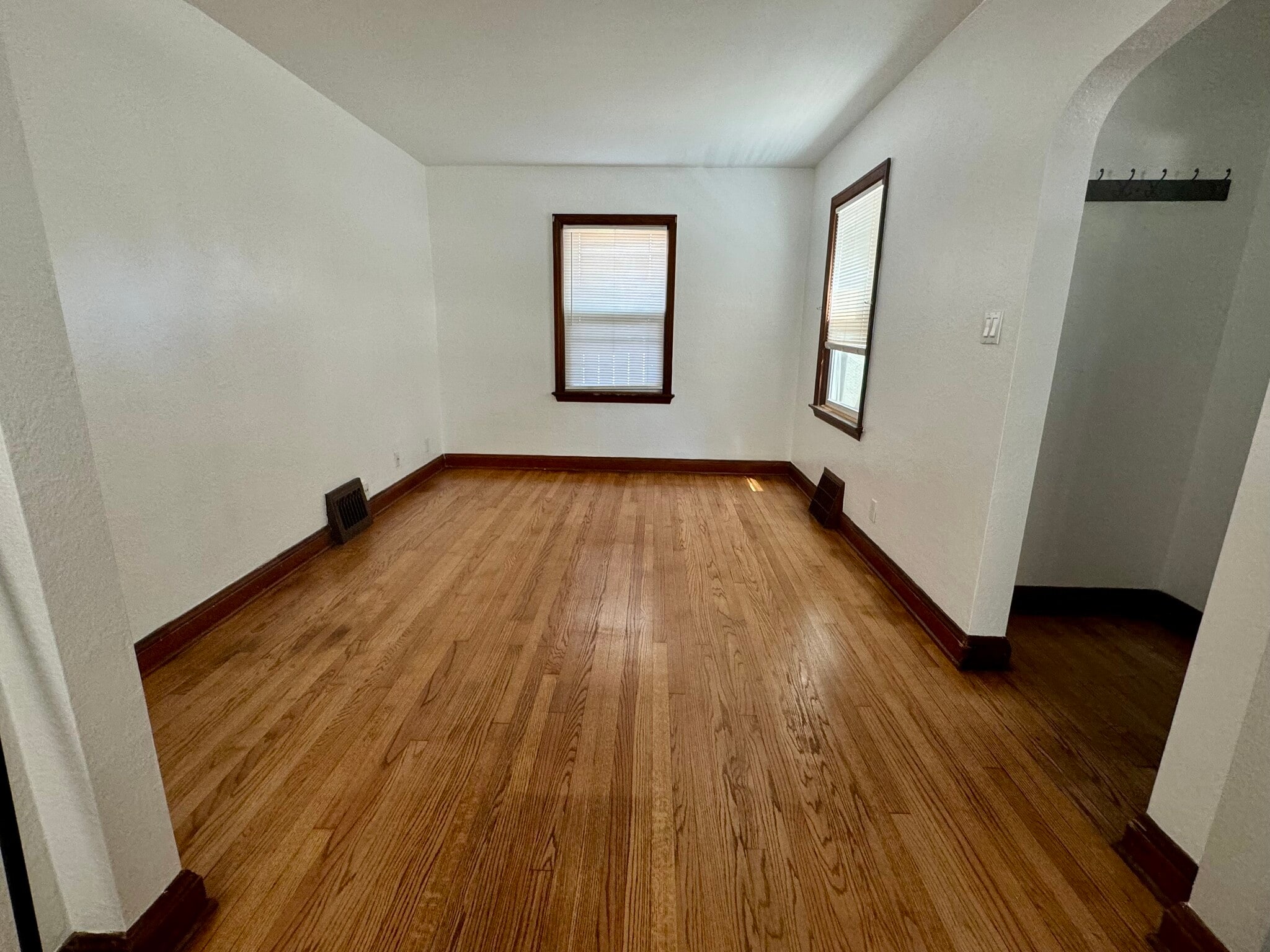 Building Photo - 715 S 110th St