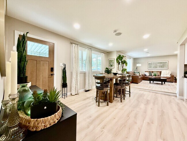 Building Photo - Brand new remodeled home in Monroe!