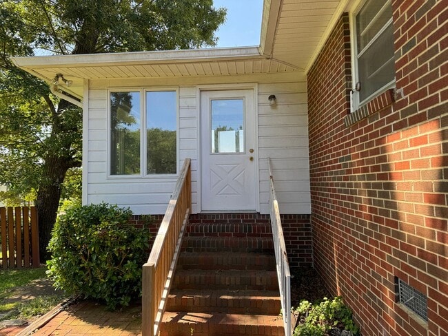 Building Photo - 901 4th Ave NE