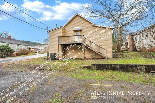 Building Photo - 225 Main St