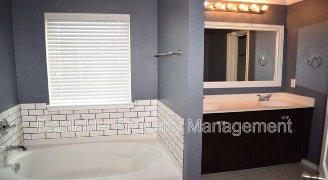 Building Photo - 3136 Rockwell Ln