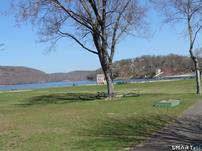 Building Photo - 13 Reynolds Rd