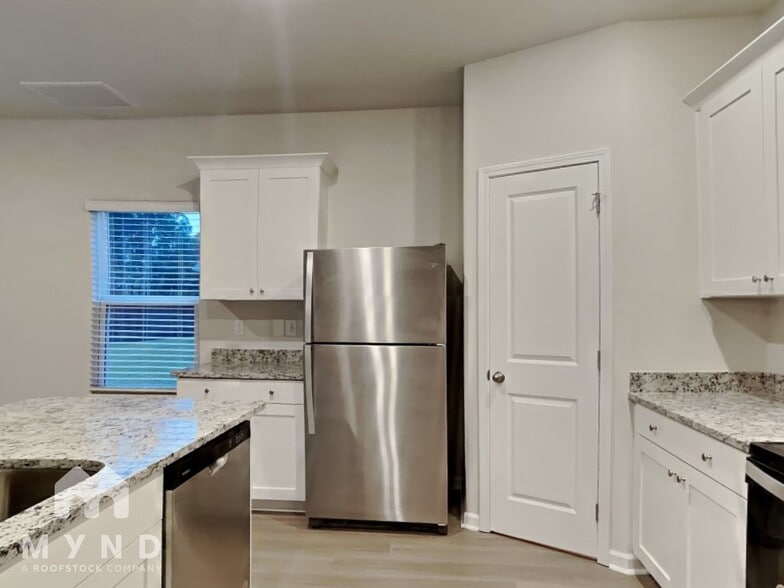 Building Photo - 325 Ivy Bank Dr